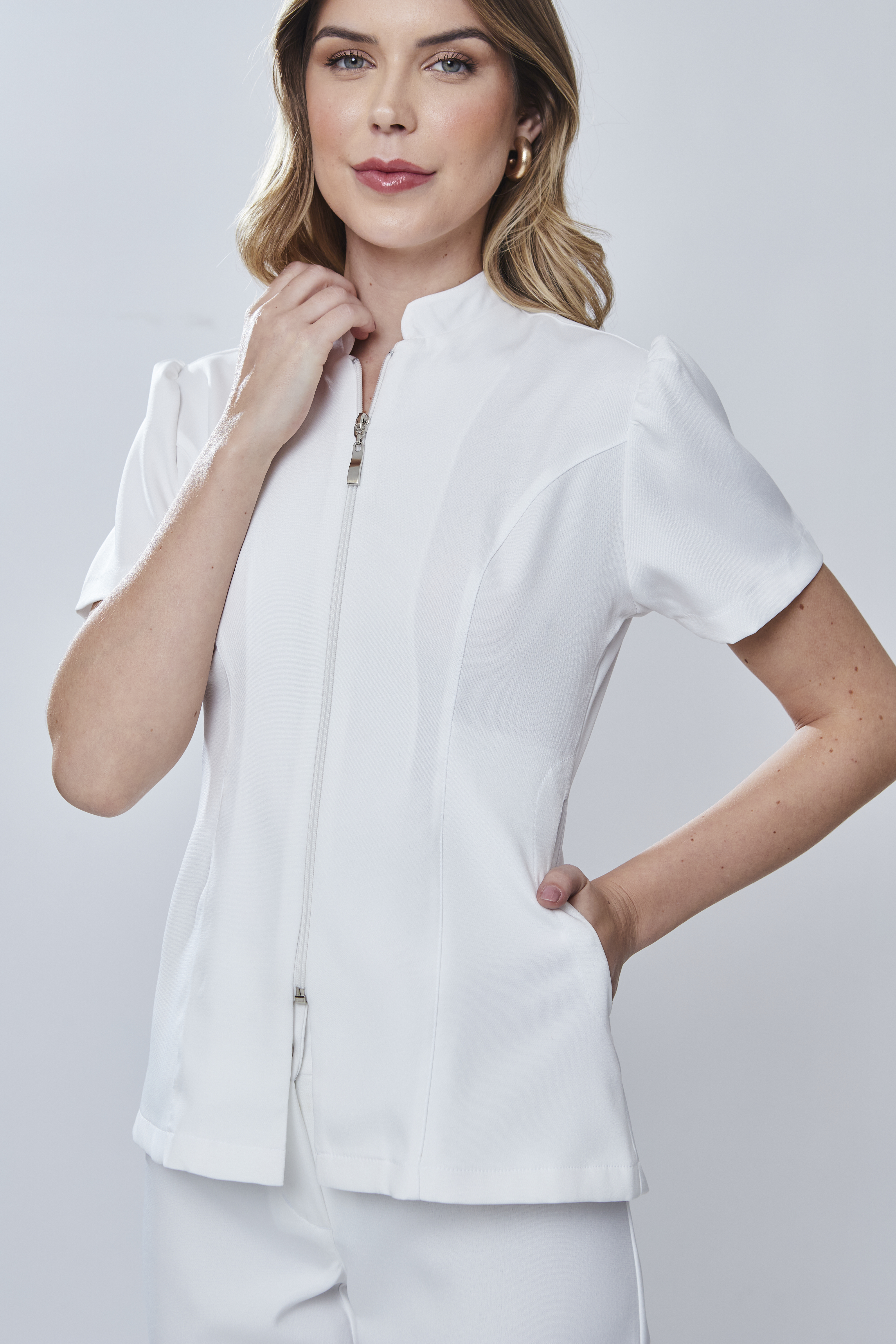 Blusa Scrub Feminina com Zíper - Authentic Bold — foto 2