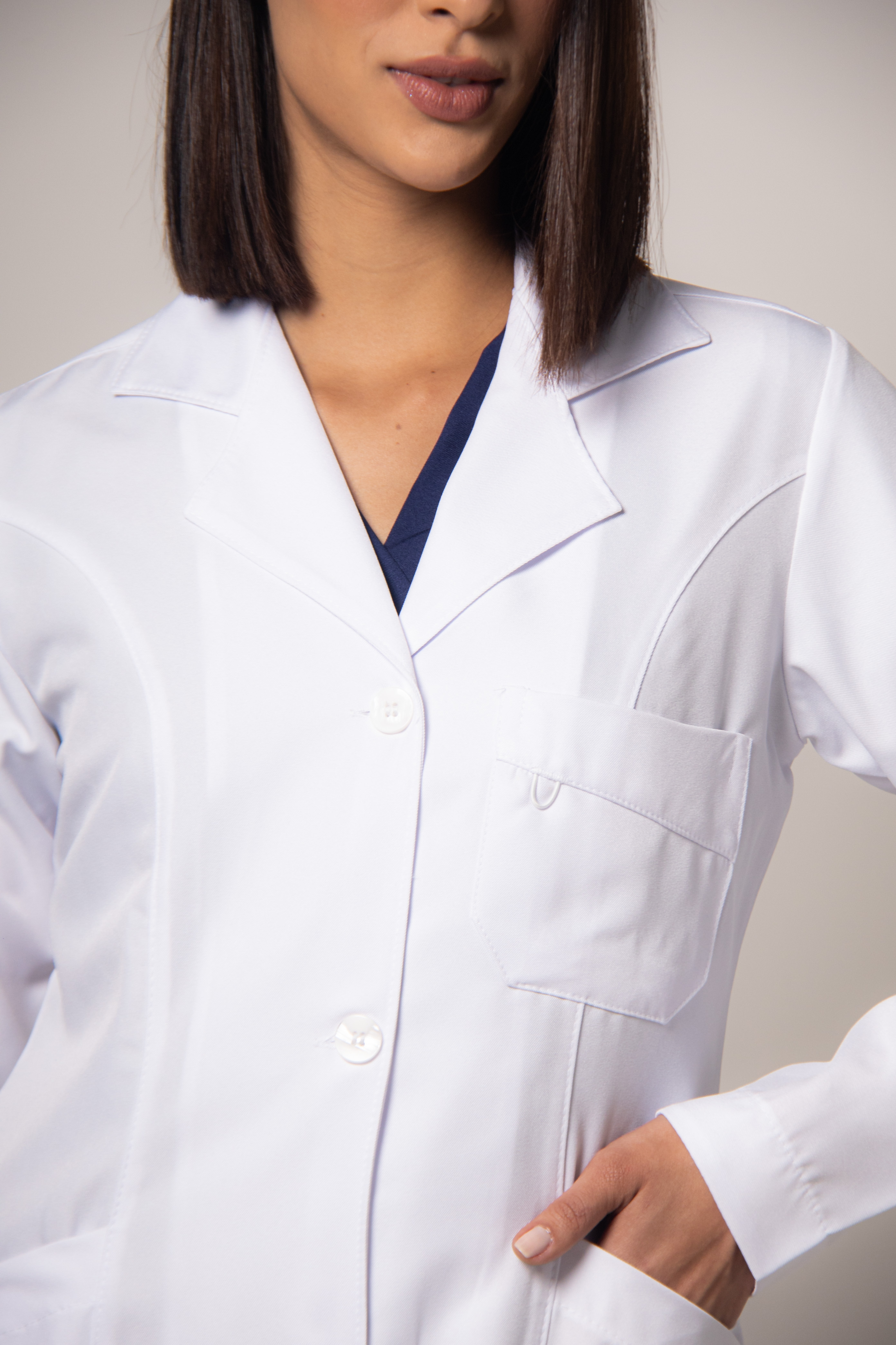 Jaleco Feminino Botão Madrepérola - LAB+ Care — foto 2