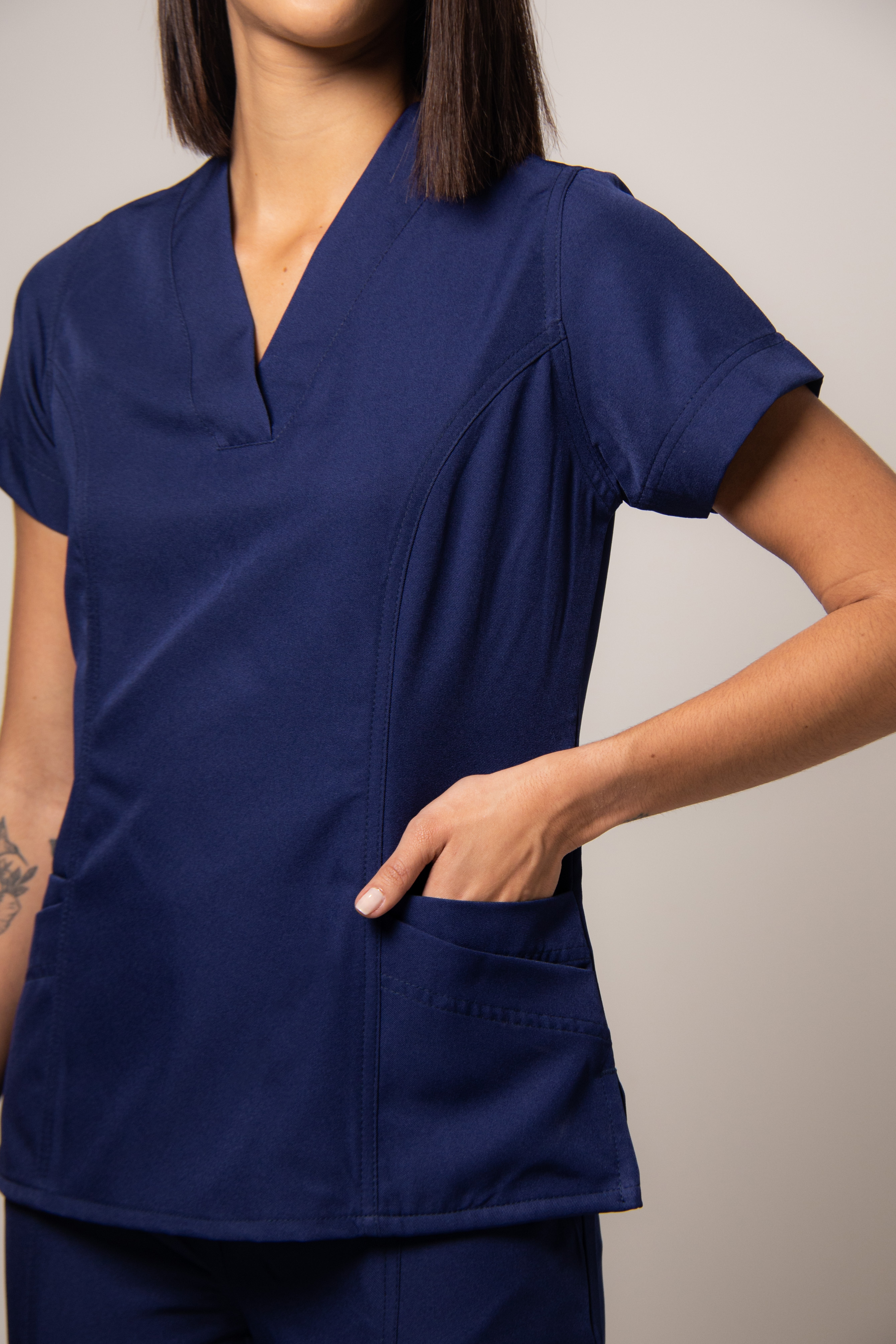 Blusa Scrub Feminina - Essentials Prime — foto 2
