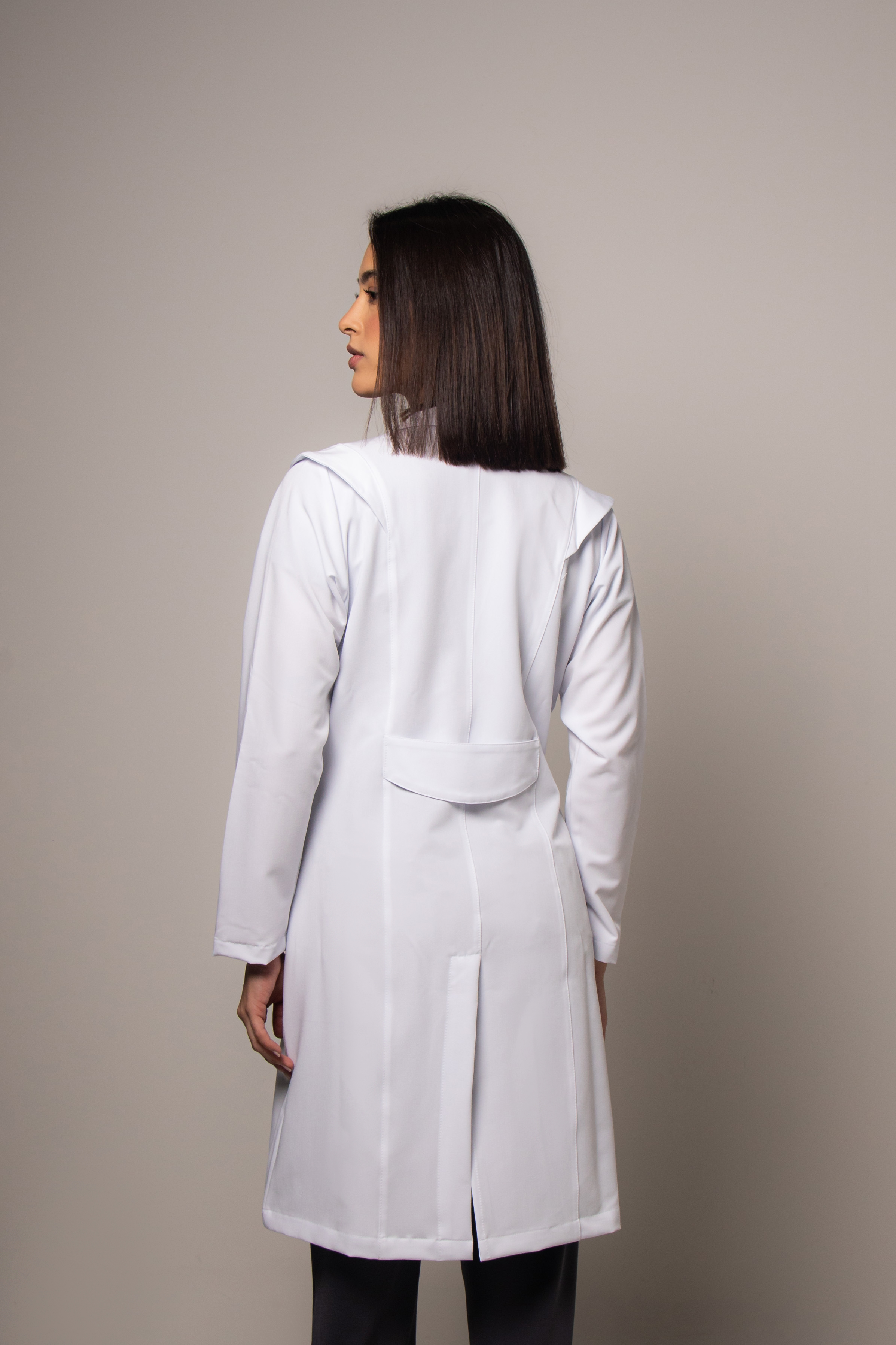 Jaleco Feminino Gola Smokey - LAB+ Science — foto 5