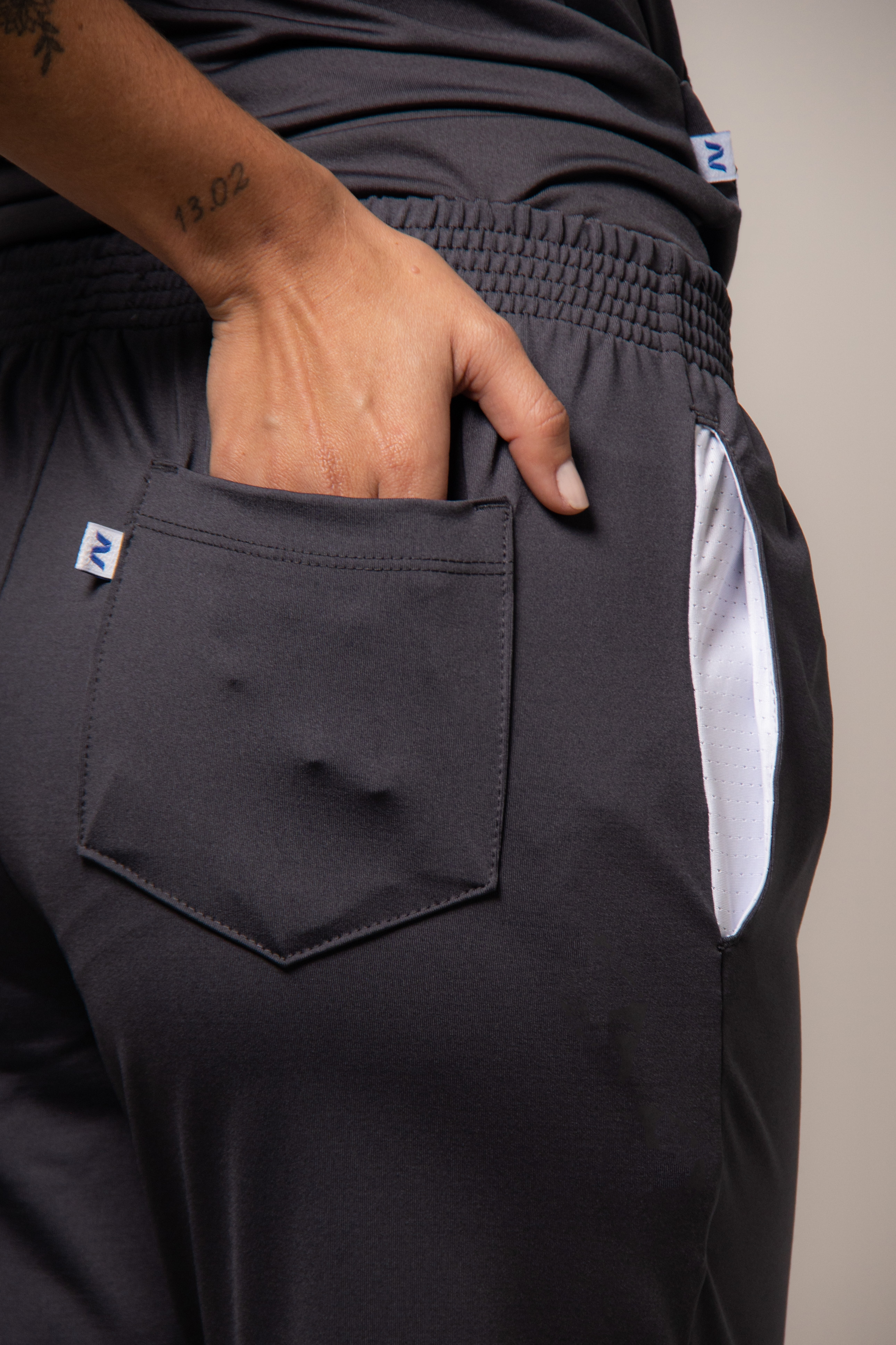 Calça Scrub Unissex - Authentic Modern — foto 4