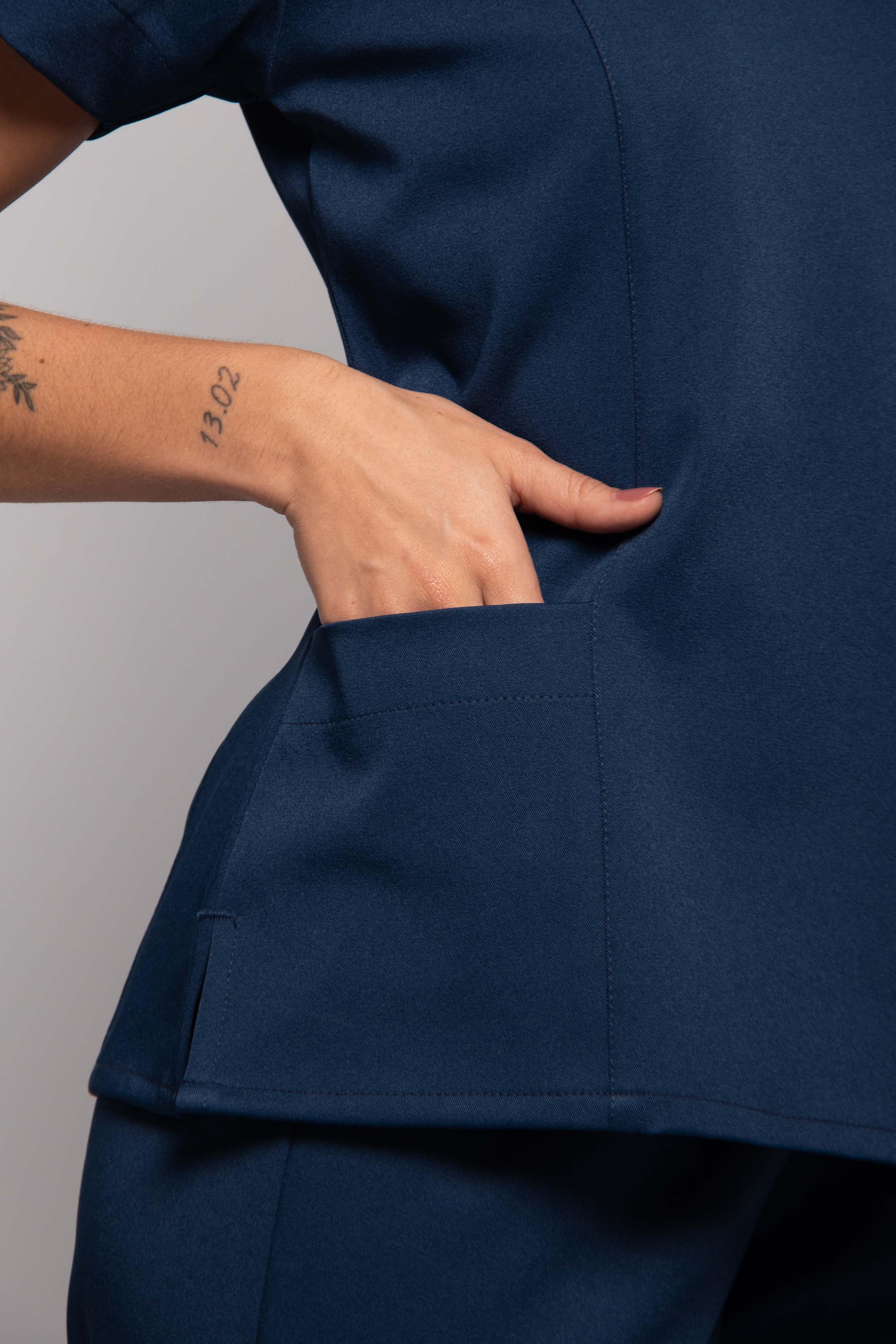 Conjunto Scrub Feminino - Authentic Bold — foto 3